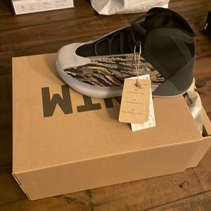 Brand new Yeezy Quantum Tint KIDS 1.5